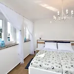 Lavender Apt. W. Balcony In Old Town 아파트 *