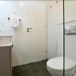 Lavender Apt. W. Balcony In Old Town 아파트