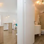 Lavender Apt. W. Balcony In Old Town 아파트 *