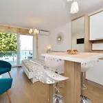 Lavender Apt. W. Balcony In Old Town 아파트 *