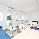 아파트 Lavender Apt. W. Balcony In Old Town