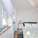 Lavender Apt. W. Balcony In Old Town 자다르