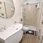 Lavender Apt. W. Balcony In Old Town 아파트 *