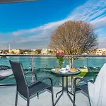 Lavender Apt. W. Balcony In Old Town *