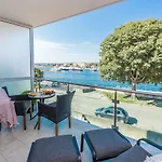 Lavender Apt. W. Balcony In Old Town 아파트
