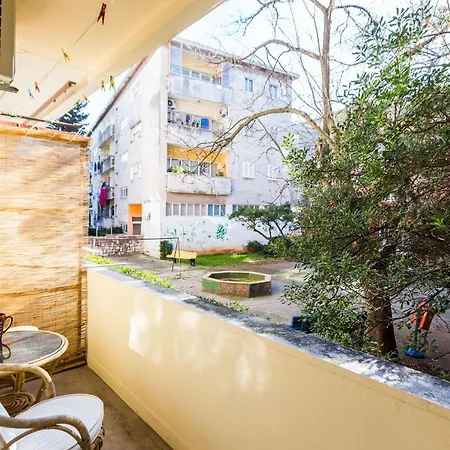 Lavender Apt. W. Balcony In Old Town Apartamento *