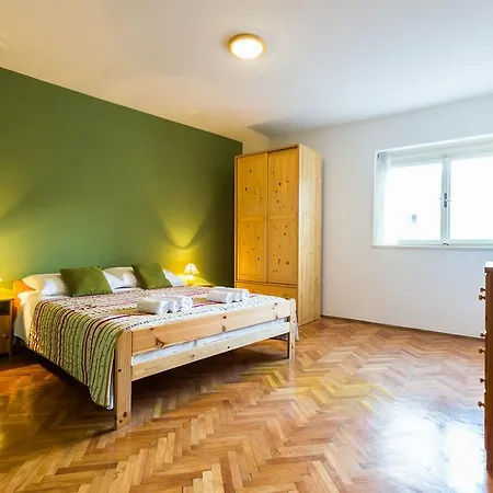 Lavender Apt. W. Balcony In Old Town Apartman Zára