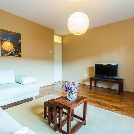 Lavender Apt. W. Balcony In Old Town Apartman Zára