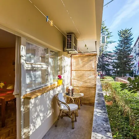 Lavender Apt. W. Balcony In Old Town Zára