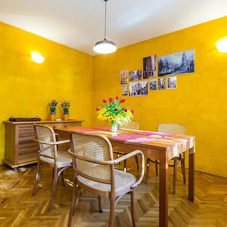 Lavender Apt. W. Balcony In Old Town Apartman