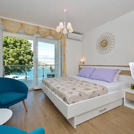 Lavender Apt. W. Balcony In Old Town Apartman