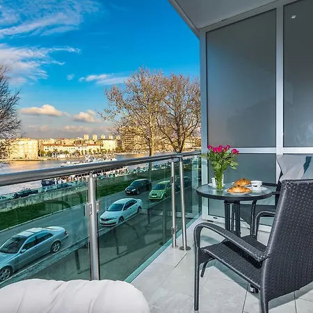 아파트 Lavender Apt. W. Balcony In Old Town 자다르