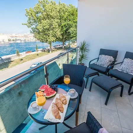 Lavender Apt. W. Balcony In Old Town * زادار