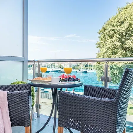 Lavender Apt. W. Balcony In Old Town *