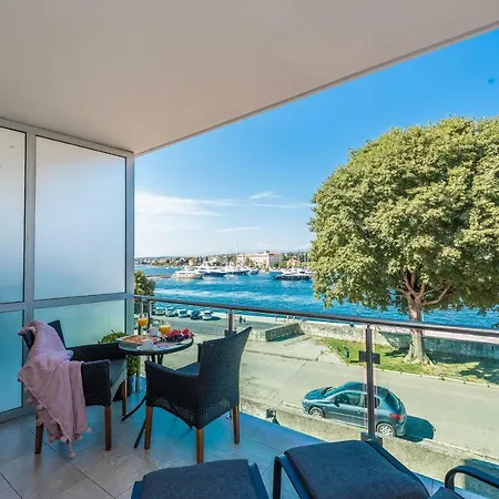 Lavender Apt. W. Balcony In Old Town Apartman
