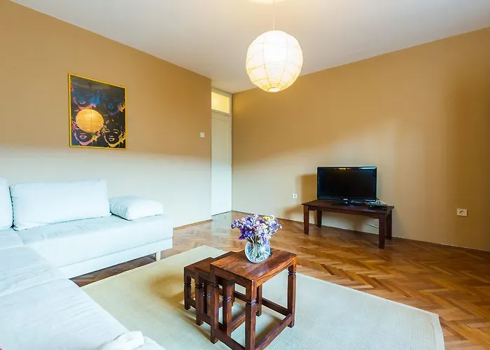 Lavender Apt. W. Balcony In Old Town شقة زادار