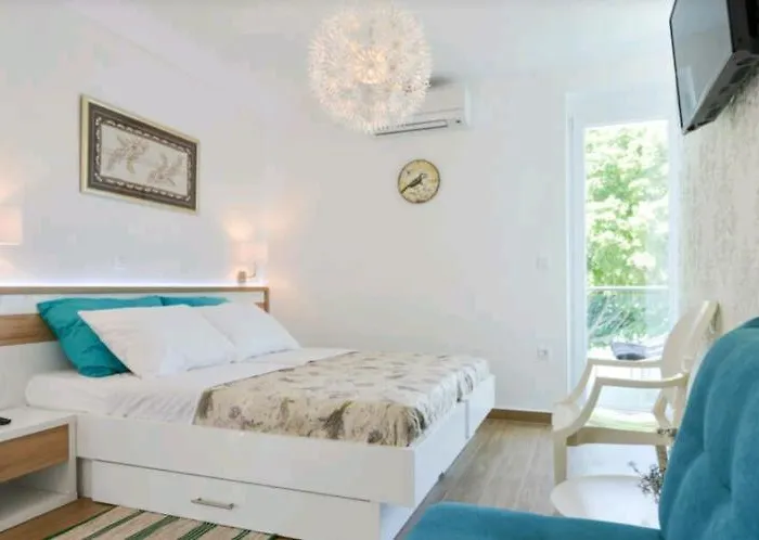 Lavender Apt. W. Balcony In Old Town *