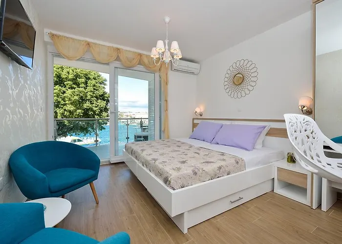 Lavender Apt. W. Balcony In Old Town شقة