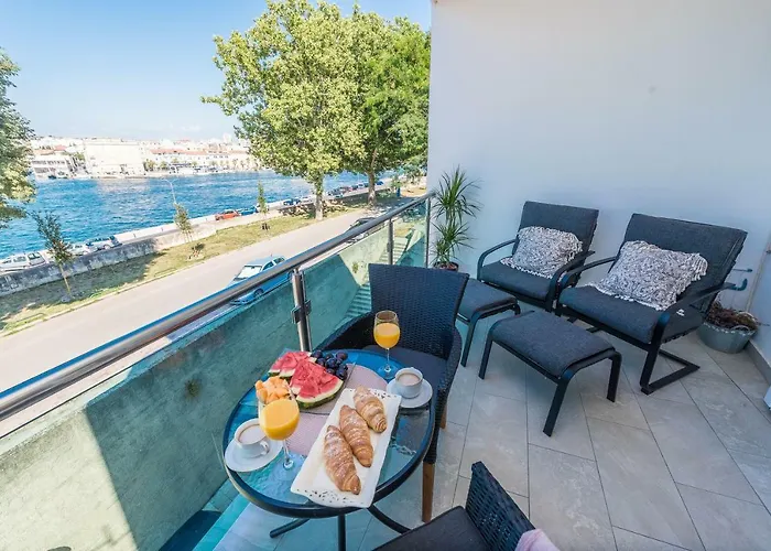 Lavender Apt. W. Balcony In Old Town * زادار