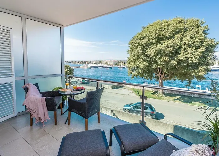 Lavender Apt. W. Balcony In Old Town شقة