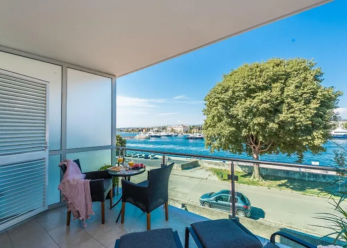 Lavender Apt. W. Balcony In Old Town شقة