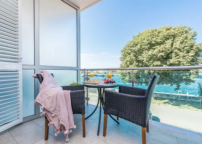 Lavender Apt. W. Balcony In Old Town