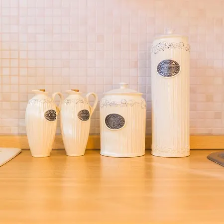 Lavender Apt. W. Balcony In Old Town 아파트