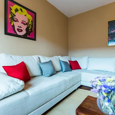 Lavender Apt. W. Balcony In Old Town Апартаменты *