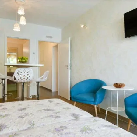 아파트 Lavender Apt. W. Balcony In Old Town