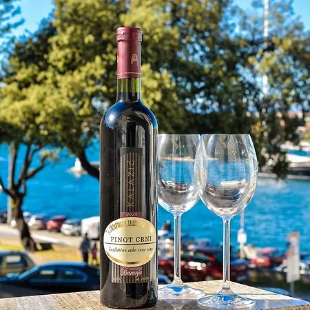 아파트 Lavender Apt. W. Balcony In Old Town 자다르