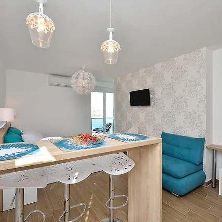 Lavender Apt. W. Balcony In Old Town 자다르