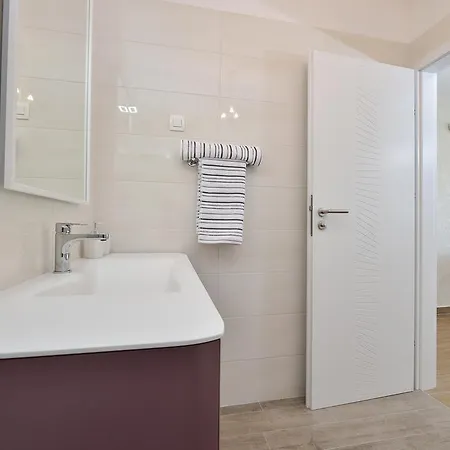 아파트 Lavender Apt. W. Balcony In Old Town 자다르