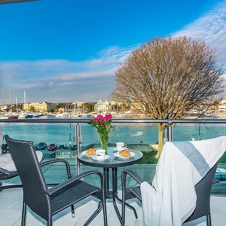 Lavender Apt. W. Balcony In Old Town *