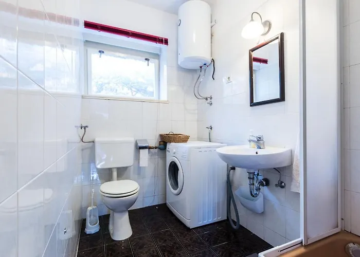 Lavender Apt. W. Balcony In Old Town *