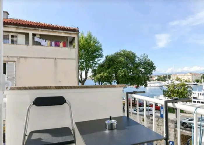 Lavender Apt. W. Balcony In Old Town *