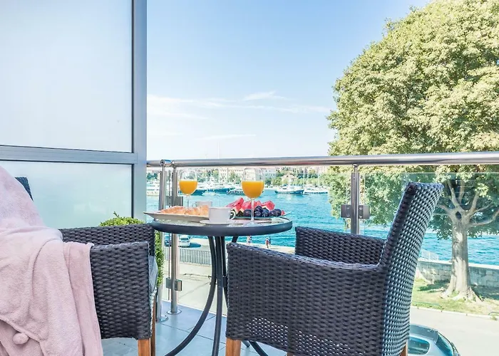 Lavender Apt. W. Balcony In Old Town *